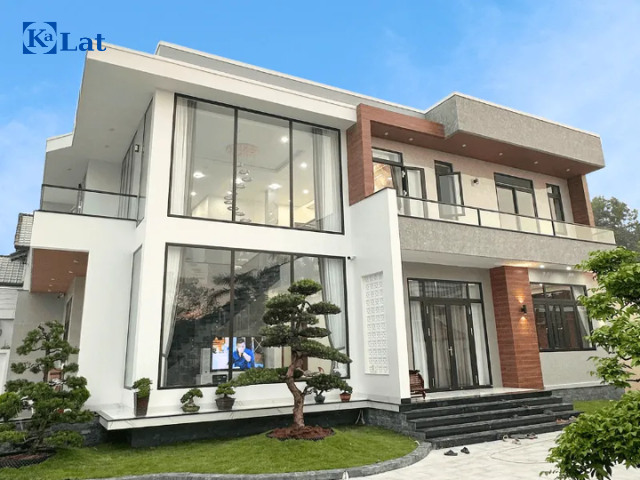 50+ mẫu cửa nhôm cho nhà phố đẹp, hiện đại và tối ưu công năng 4 Cửa nhôm kính tối ưu ánh sáng cho nhà phố