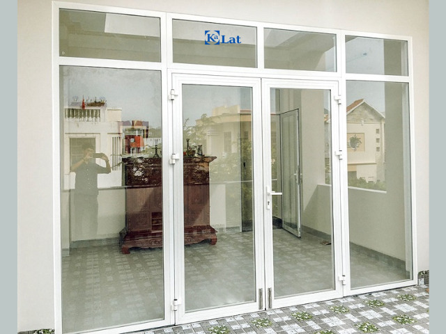 99+ Mẫu Cửa Nhôm Xingfa 4 Cánh Đẹp, Hiện Đại Được Ưa Chuộng 2026 19 Mẫu cửa nhôm Xingfa 4 cánh màu trắng
