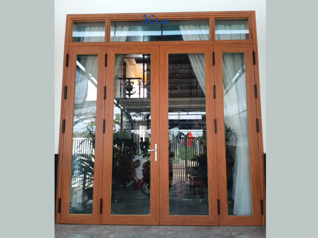 99+ Mẫu Cửa Nhôm Xingfa 4 Cánh Đẹp, Hiện Đại Được Ưa Chuộng 2026 21 Mẫu cửa nhôm Xingfa 4 cánh giả gỗ