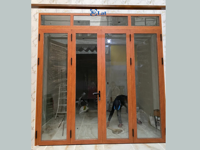 99+ Mẫu Cửa Nhôm Xingfa 4 Cánh Đẹp, Hiện Đại Được Ưa Chuộng 2026 22 Mẫu cửa nhôm Xingfa 4 cánh giả gỗ