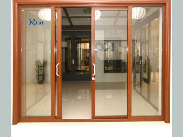 99+ Mẫu Cửa Nhôm Xingfa 4 Cánh Đẹp, Hiện Đại Được Ưa Chuộng 2026 25 Mẫu cửa nhôm Xingfa 4 cánh giả gỗ