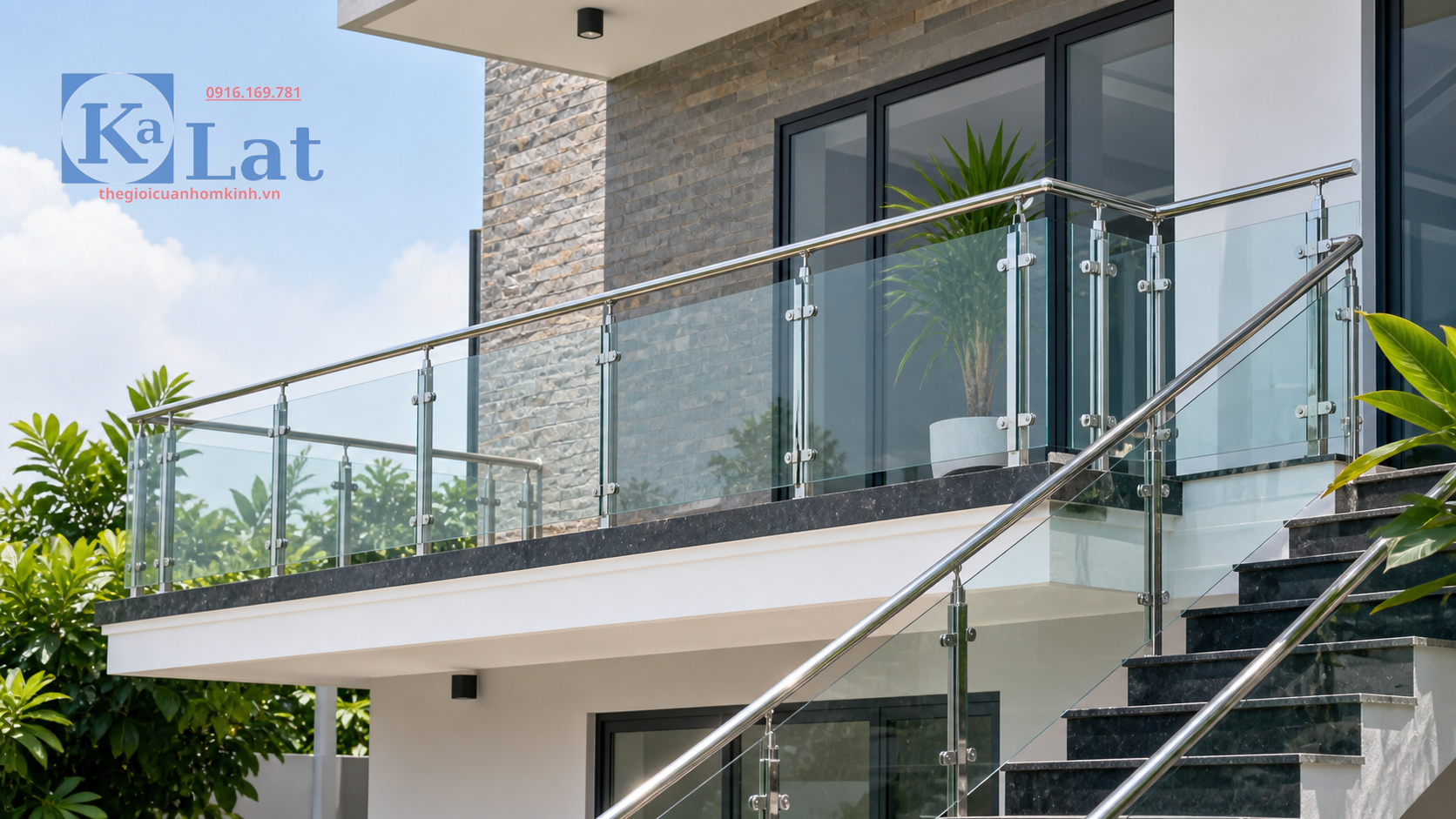 Khảo sát báo giá lan can kính cường lực và đo kích thước thực tế