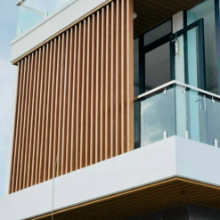 Lam nhôm mặt dựng vân gỗ cho ban công