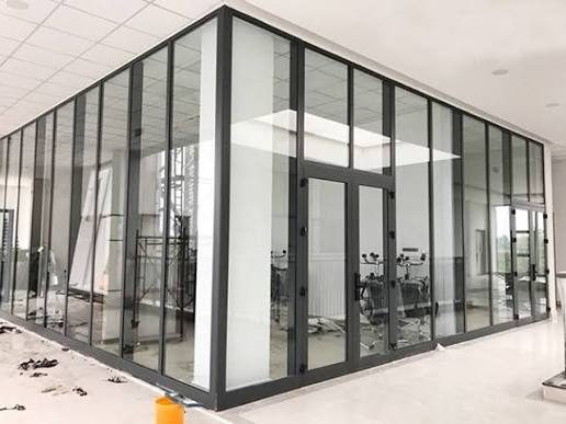 Vách kính cố định lắp ghép nhôm Kalat, kính dán 6.38mm 19 Vách kính lắp ghép nhôm Kalat cho phòng họp