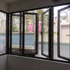 Cửa sổ mở quay lắp ghép nhôm Kalat cho góc phòng