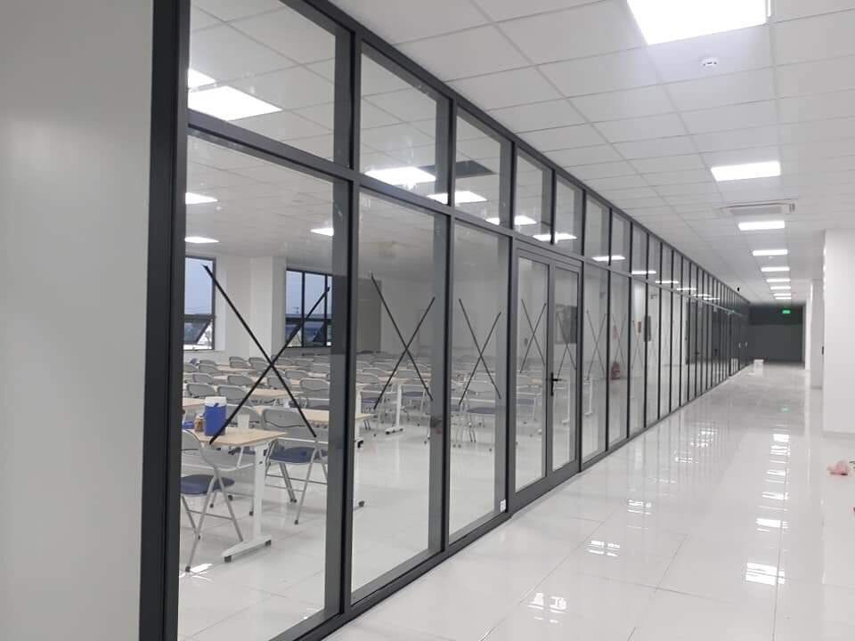 Vách ngăn nhôm kính lắp ghép cho văn phòng 23 Vách ngăn nhôm kính cho hội trường và phòng đào tạo