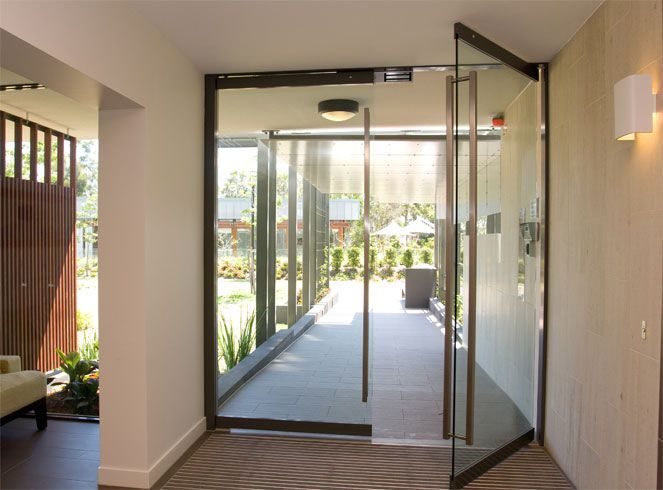 Cửa kính thủy lực Xingfa 2 cánh, kính cường lực 10mm 1 Cửa kính thủy lực Xingfa 2 cánh kính cường lực 10mm