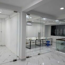 Vách kính cường lực cho phòng làm việc