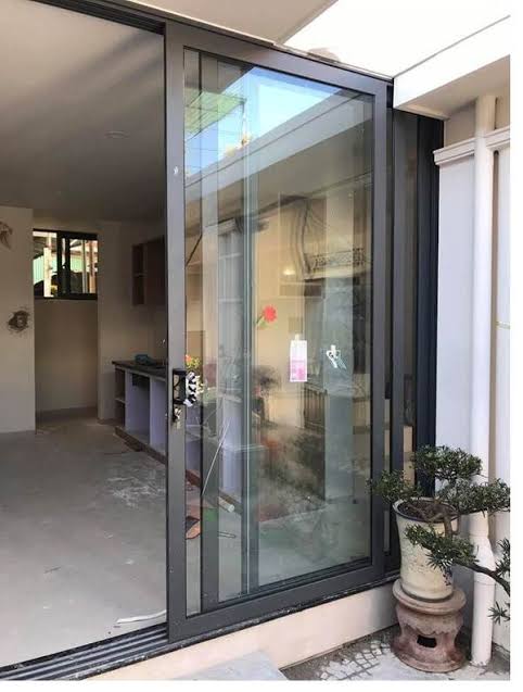 Cửa đi lùa Xingfa 2 cánh, kính cường lực 10mm 26 Cửa đi lùa Xingfa 2 cánh kính cường lực 10mm mặt ngoài