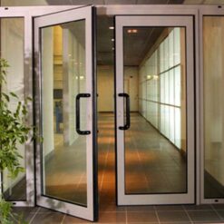 Cửa đi nhôm Việt Pháp 2 cánh cho showroom