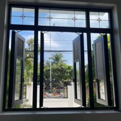 Cửa sổ mở quay nhôm Việt Pháp lấy gió
