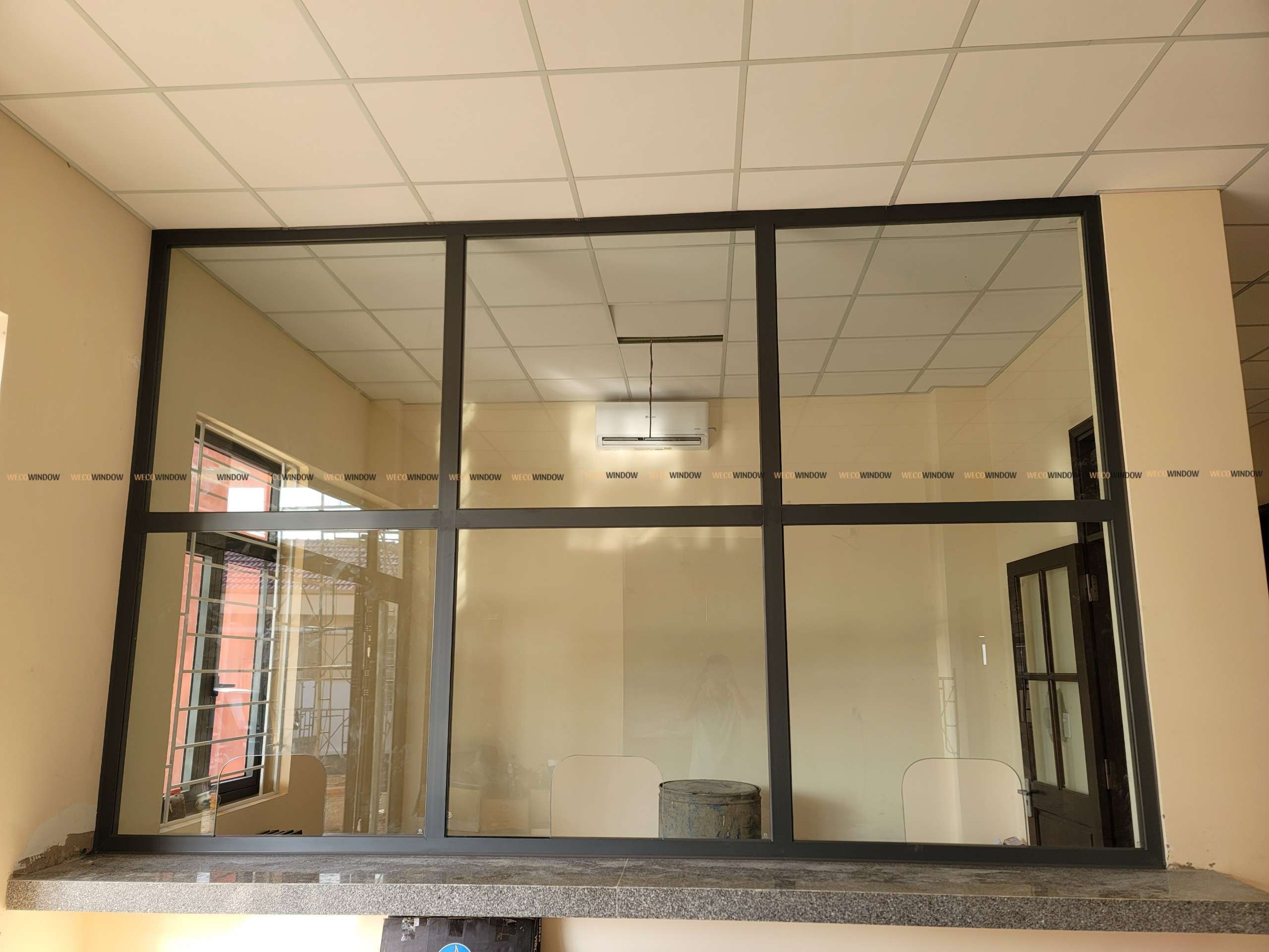 Vách ngăn nhôm kính Việt Pháp cho văn phòng 20 Vách ngăn nhôm kính Việt Pháp cao sát trần